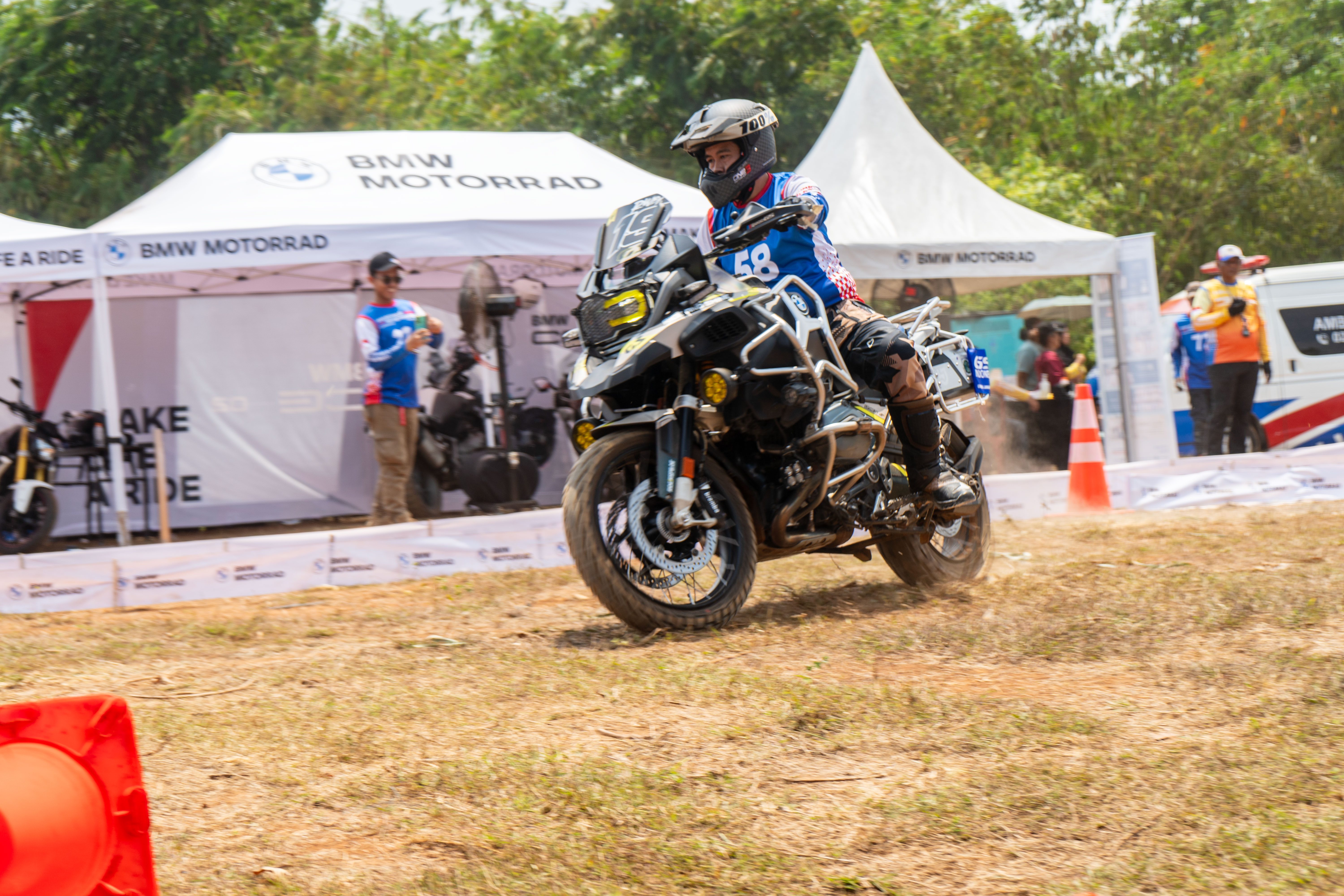 BMW GS Menjajal Track Nan Apik di Pagedangan BSD